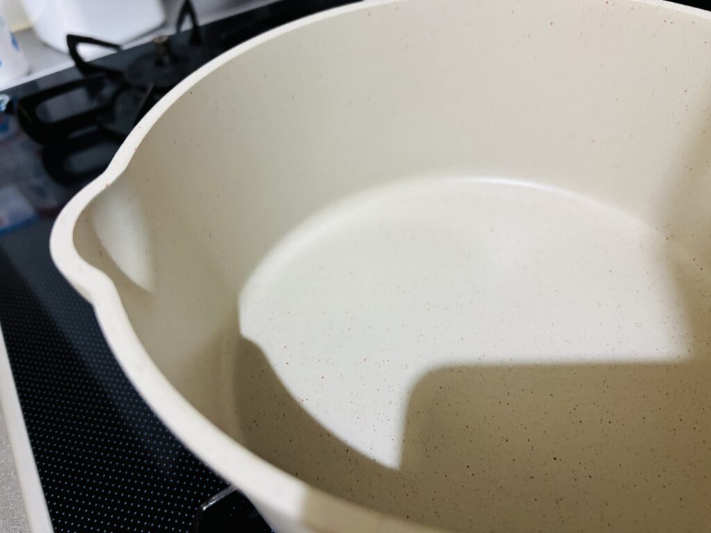 CAROTEの片手鍋の注ぎ口
